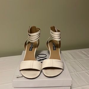 XOXO White Wedges